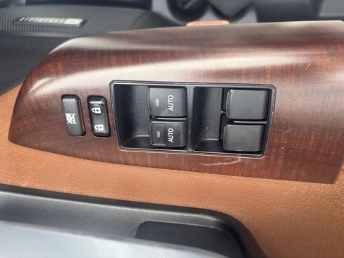 Used 2017 Toyota Sequoia Platinum image 13