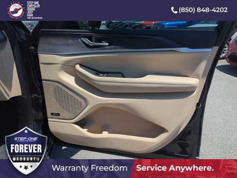 Used 2022 Jeep Grand Cherokee Limited 4xe w/ Luxury Tech Group II AWD/4WD image 35