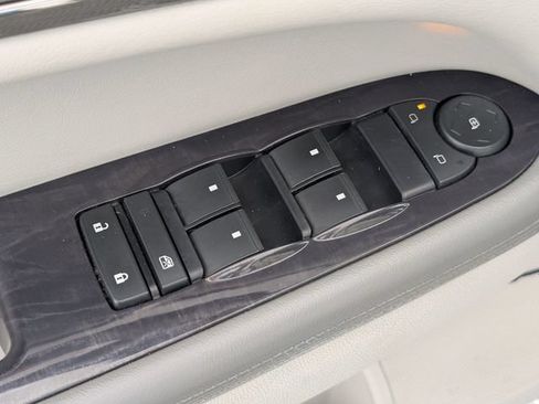 Used 2017 Buick Enclave Leather FWD image 11