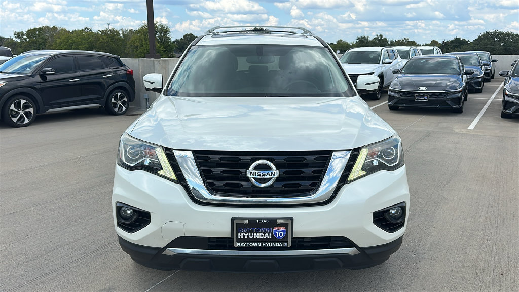 Used 2017 Nissan Pathfinder Platinum w/ Family Entertainment Package FWD image 9