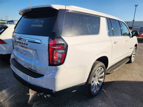 Used 2024 Chevrolet Suburban Premier image 5