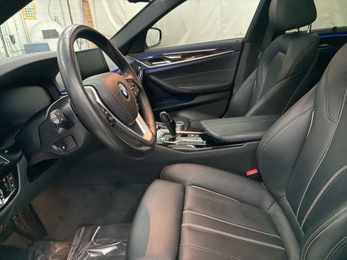 Used 2020 BMW 530e xDrive w/ M Sport Package image 15