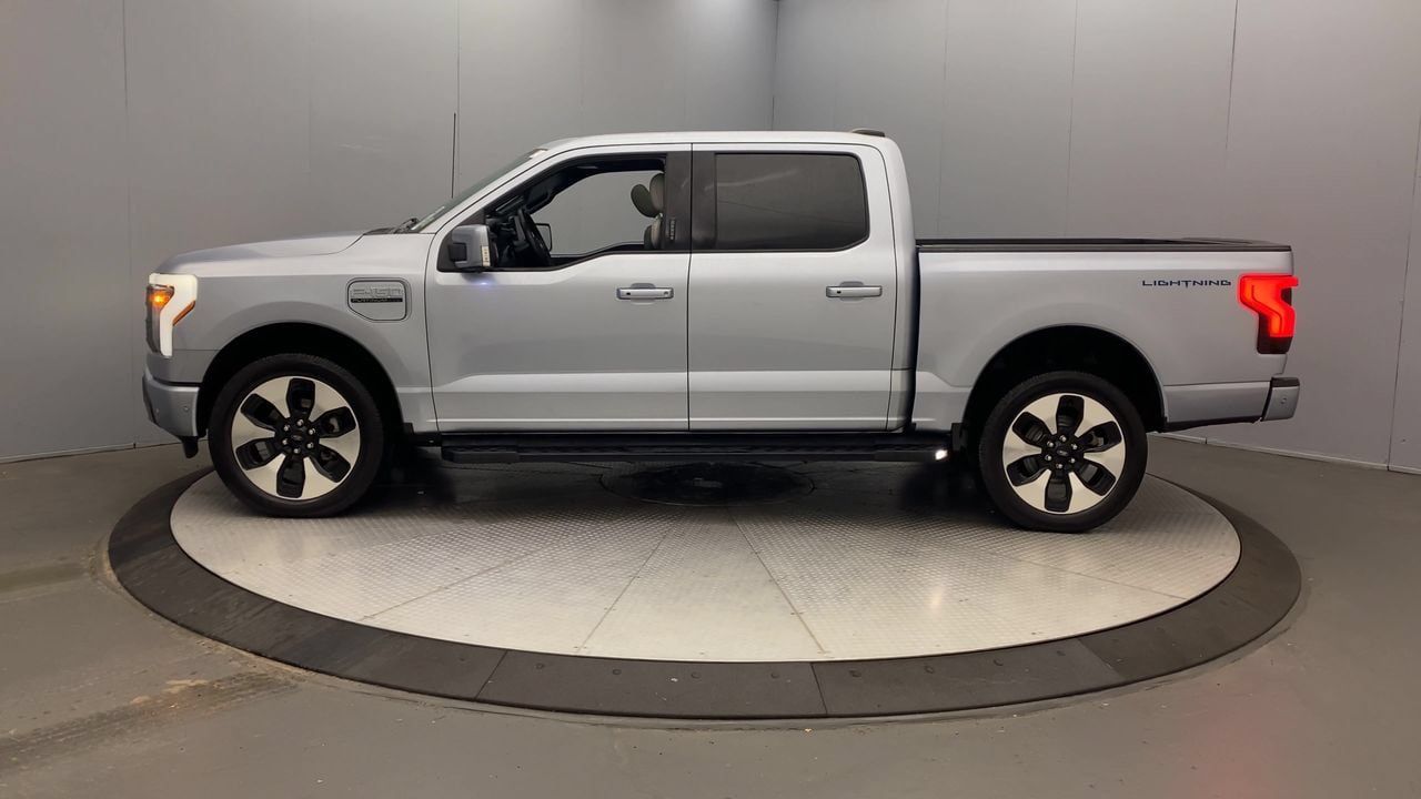Used 2022 Ford F150 Lightning Platinum AWD/4WD image 2