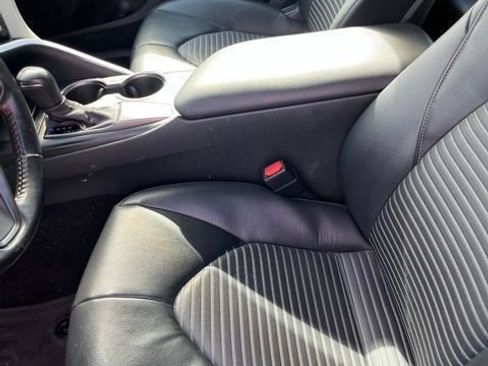 Used 2021 Toyota Camry SE FWD image 12