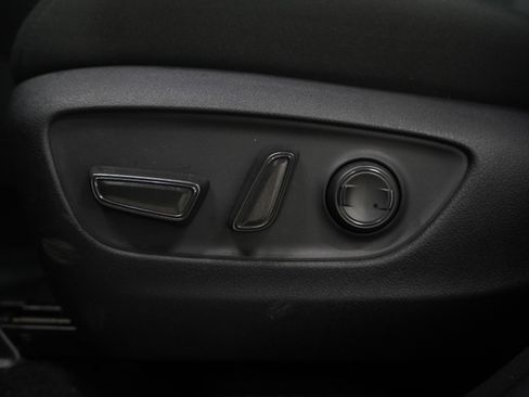 Used 2025 Toyota RAV4 XLE image 23