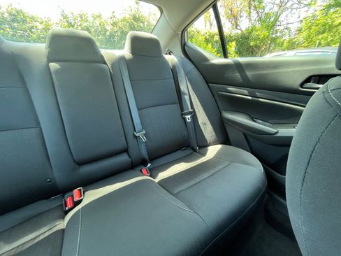 Used 2025 Nissan Altima 2.5 SV FWD image 37