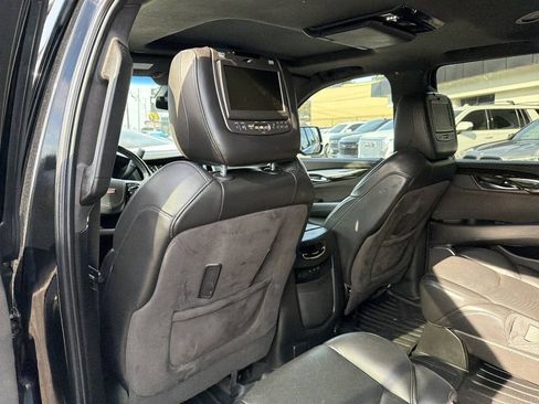 Used 2018 Cadillac Escalade Platinum AWD/4WD image 27