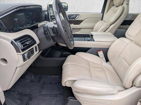 Used 2020 Lincoln Navigator Reserve w/ Luxury Package image 11