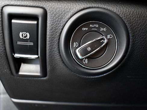 Used 2015 Porsche Cayenne S image 20