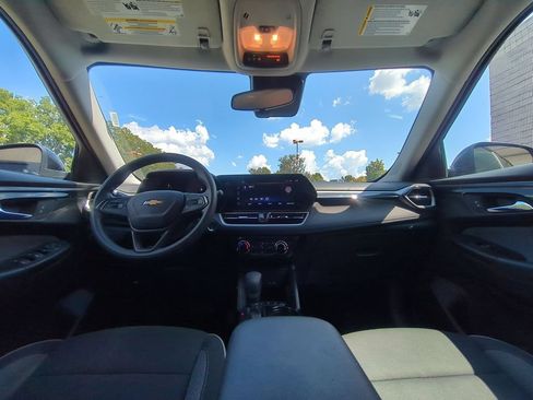 Used 2025 Chevrolet TrailBlazer LT AWD/4WD image 25