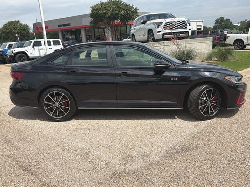 Used 2025 Volkswagen Jetta GLI Autobahn FWD image 2