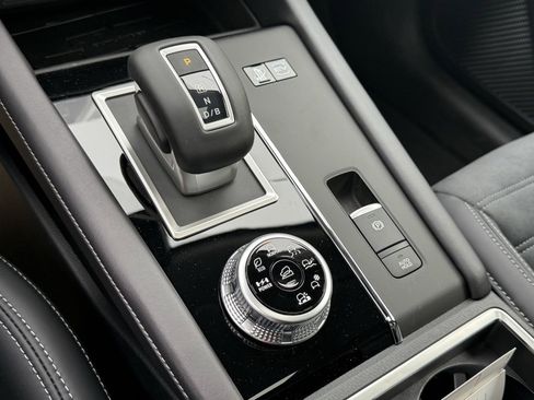 Used 2025 Mitsubishi Outlander SE image 20