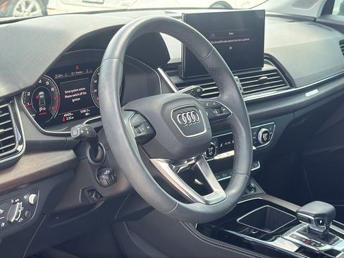 Used 2024 Audi Q5 2.0T Prestige w/ Prestige Package image 10