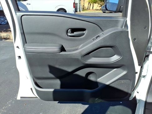 Used 2024 Nissan Frontier S w/ S Utility Package image 7