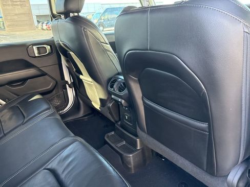 Used 2018 Jeep Wrangler Unlimited Sahara w/ Uconnect 4C Nav & Sound Group image 17