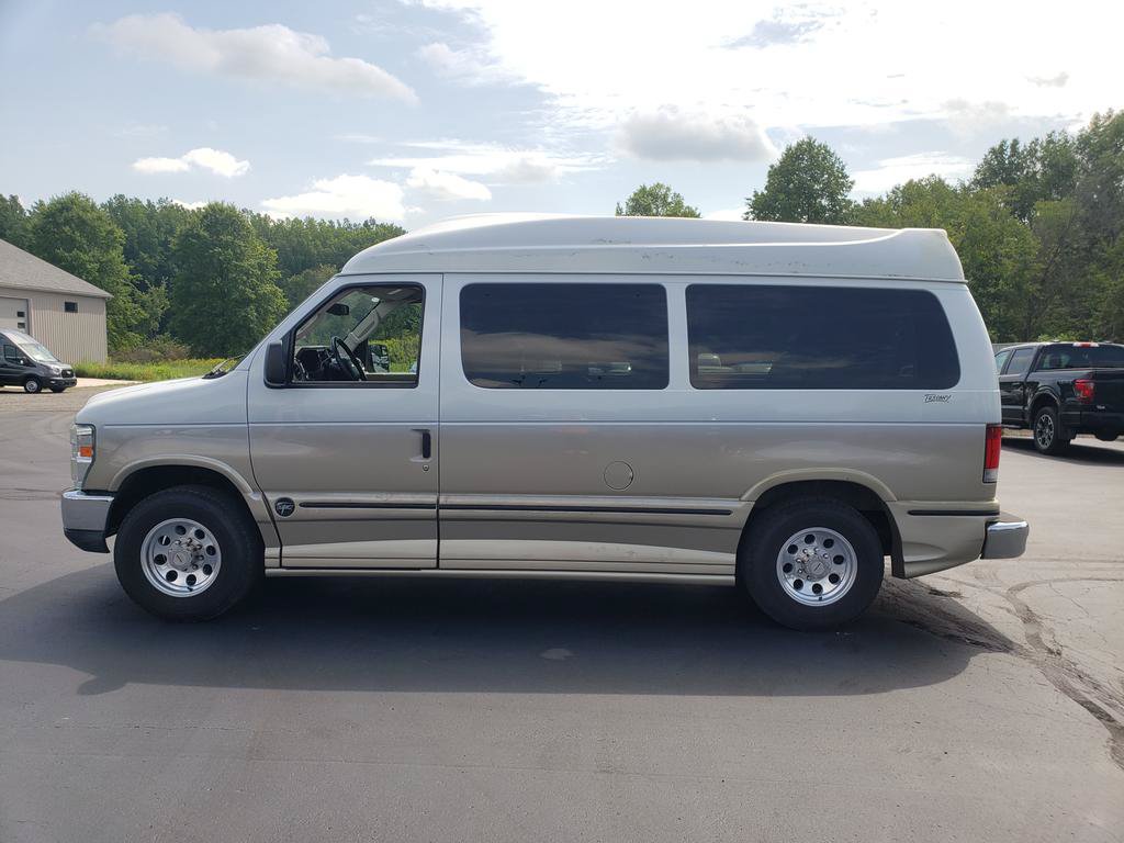 Used 2011 Ford E-150 and Econoline 150 w/ Premium Van Group RWD image 9