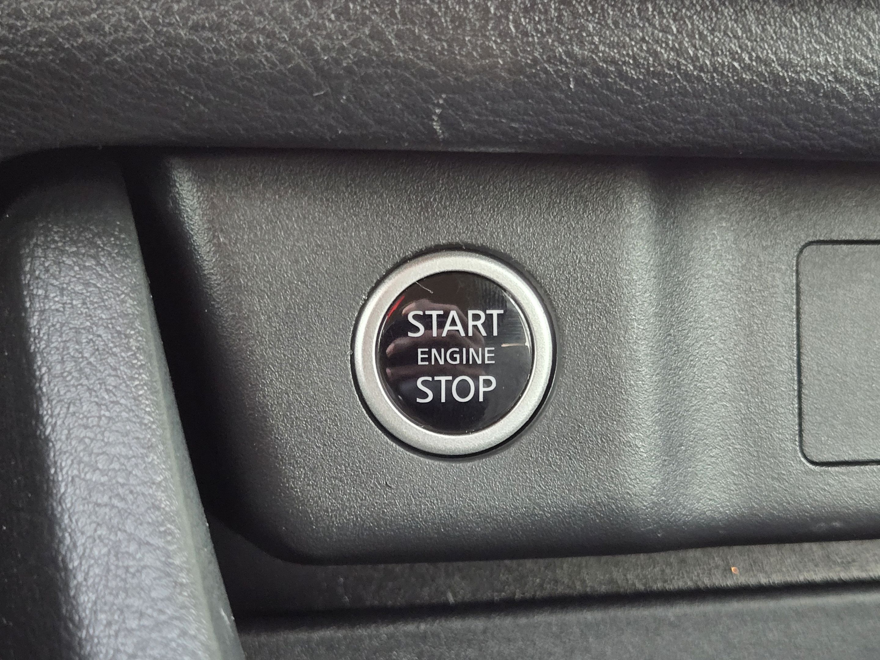 Used 2023 Nissan Rogue SV FWD image 17
