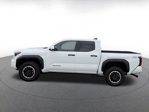 Used 2025 Toyota Tacoma TRD Off-Road AWD/4WD image 9