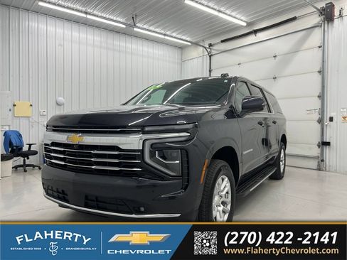 Used 2026 Chevrolet Suburban LT w/ Comfort Package AWD/4WD image 6