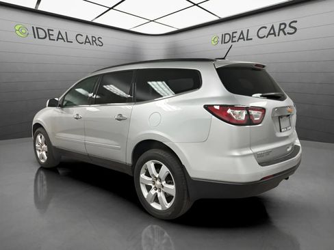 Used 2017 Chevrolet Traverse LT w/ Style and Technology Package FWD image 7