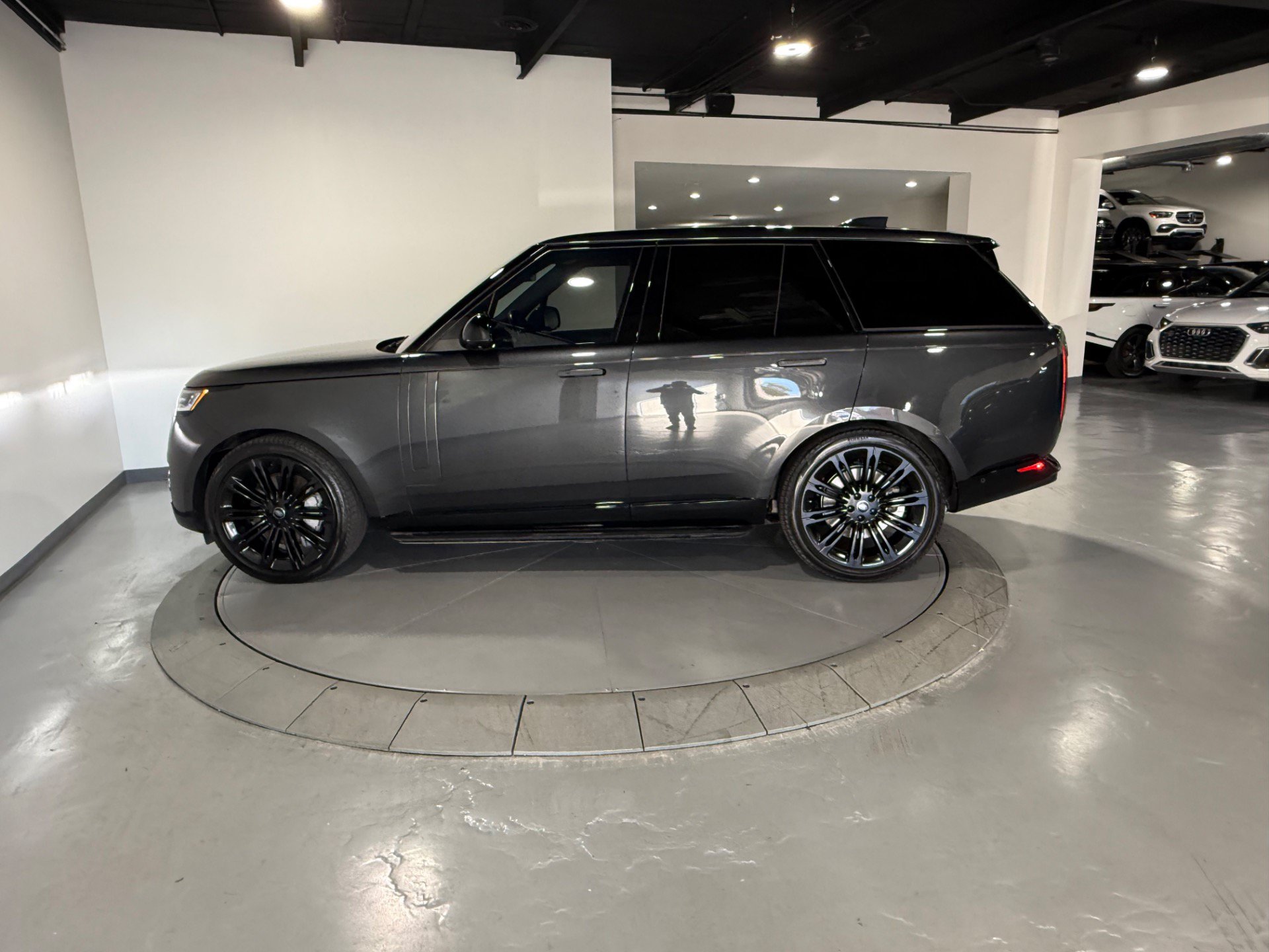 Used 2024 Land Rover Range Rover SE AWD/4WD image 9