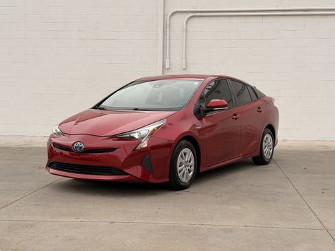 Used 2017 Toyota Prius Two image 3