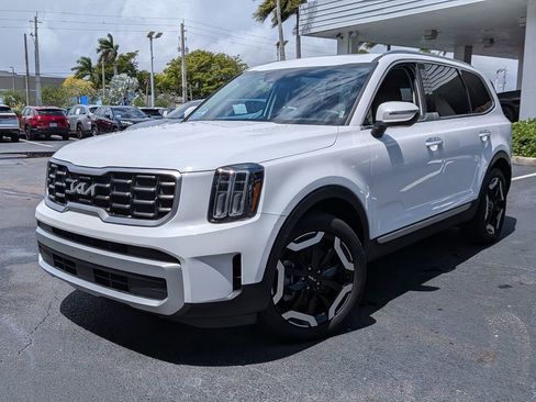 Used 2025 Kia Telluride S image 1