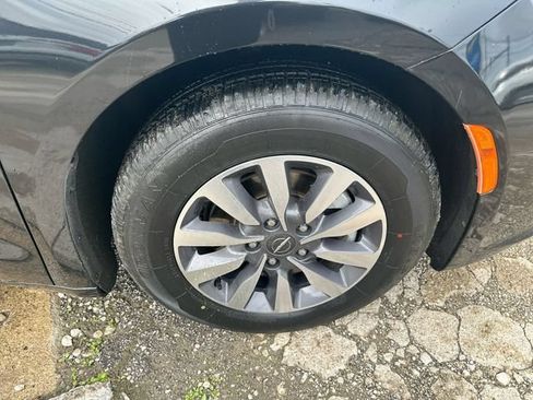 Used 2023 Chrysler Pacifica Touring-L FWD image 48