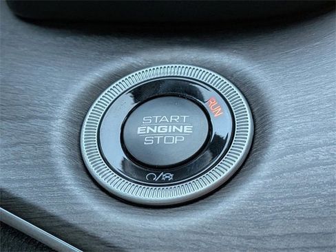 New 2025 Jeep Grand Cherokee Limited w/ Black Appearance Package image 32