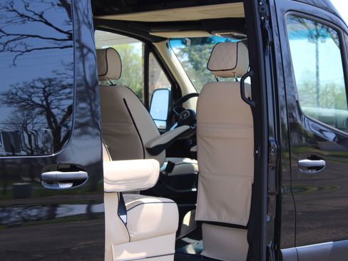 Used 2023 Mercedes-Benz Sprinter 3500 image 16