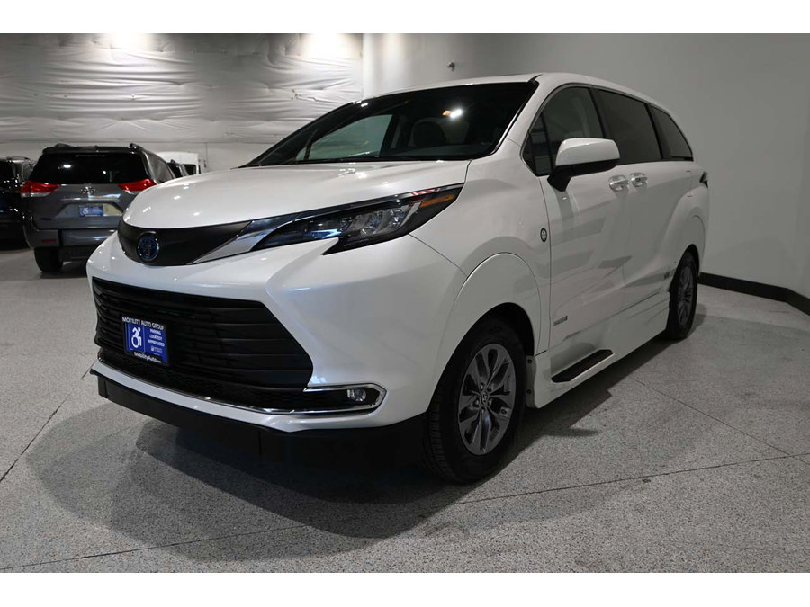 Used 2021 Toyota Sienna XLE AWD/4WD image 10
