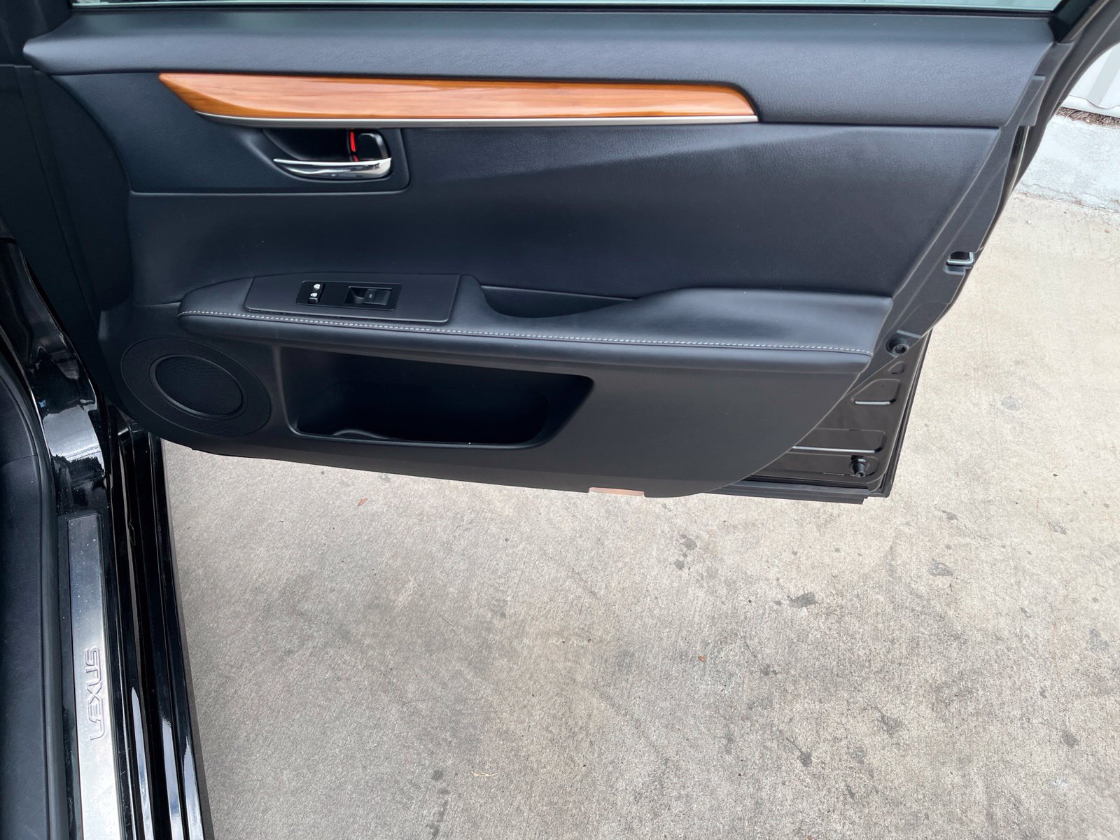 Used 2015 Lexus ES 300h w/ Navigation System Package FWD image 17