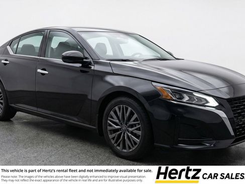 Used 2025 Nissan Altima 2.5 SV FWD image 1