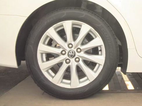 Used 2020 Toyota Camry LE FWD image 11