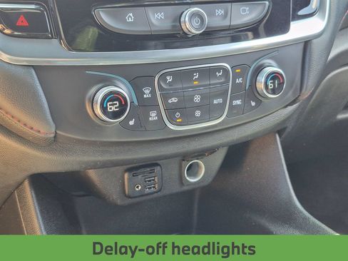 Used 2023 Chevrolet Traverse RS FWD image 19