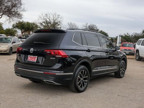 Used 2021 Volkswagen Tiguan SE w/ Panoramic Sunroof Package image 4
