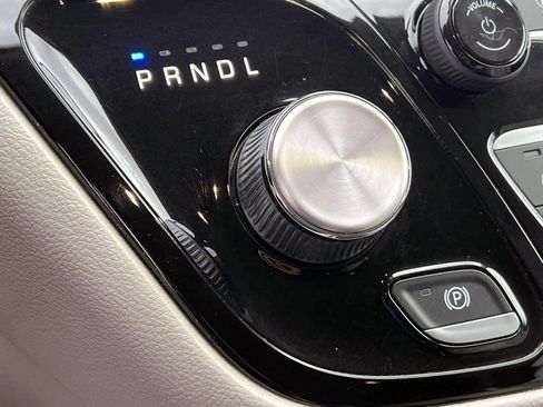 Certified 2021 Chrysler Voyager Lxi image 25