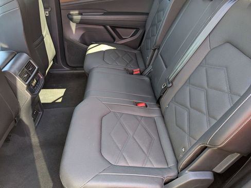 Used 2025 Volkswagen Atlas SE FWD image 26