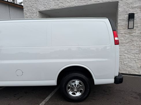 Used 2020 Chevrolet Express 2500 w/ Enhanced Convenience Package image 10
