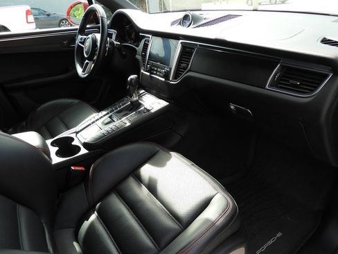 Used 2018 Porsche Macan GTS AWD/4WD image 35