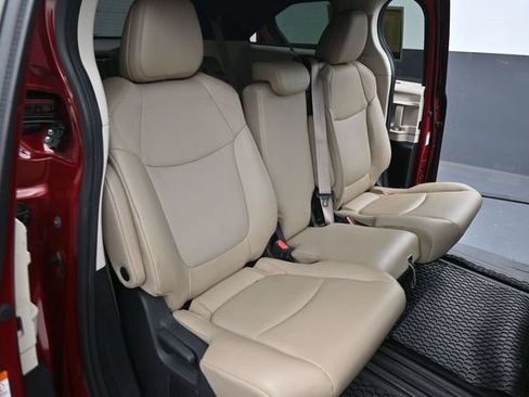 Used 2021 Toyota Sienna XLE FWD image 25