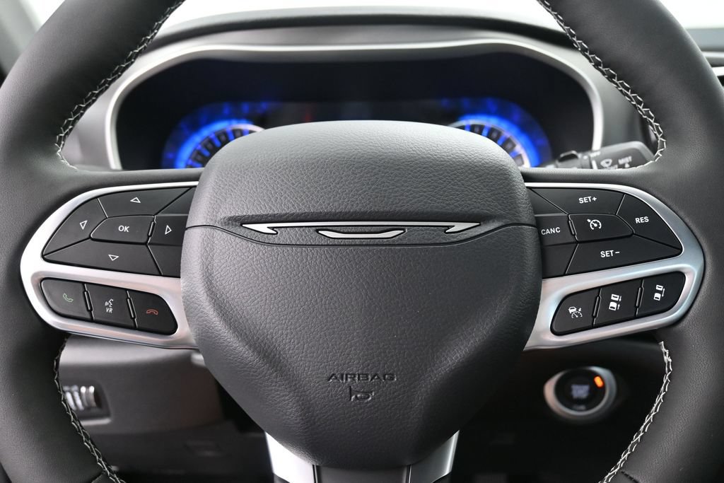 New 2027 Chrysler Pacifica Select w/ Family Tech Group FWD image 25