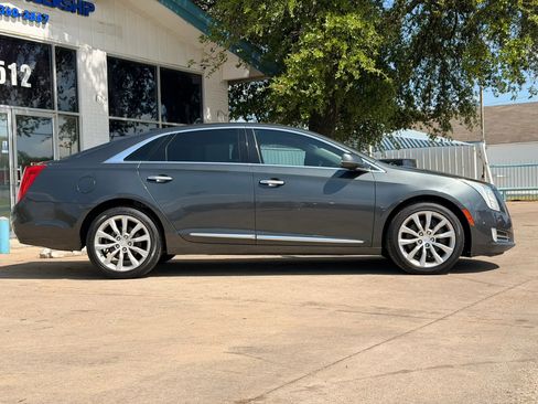 Used 2017 Cadillac XTS Luxury image 2