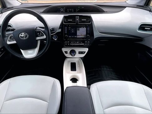 Used 2017 Toyota Prius Four FWD image 10