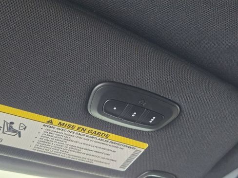 Used 2025 Chrysler Pacifica Limited FWD image 31