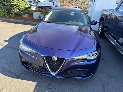 Used 2017 Alfa Romeo Giulia Ti AWD/4WD image 2
