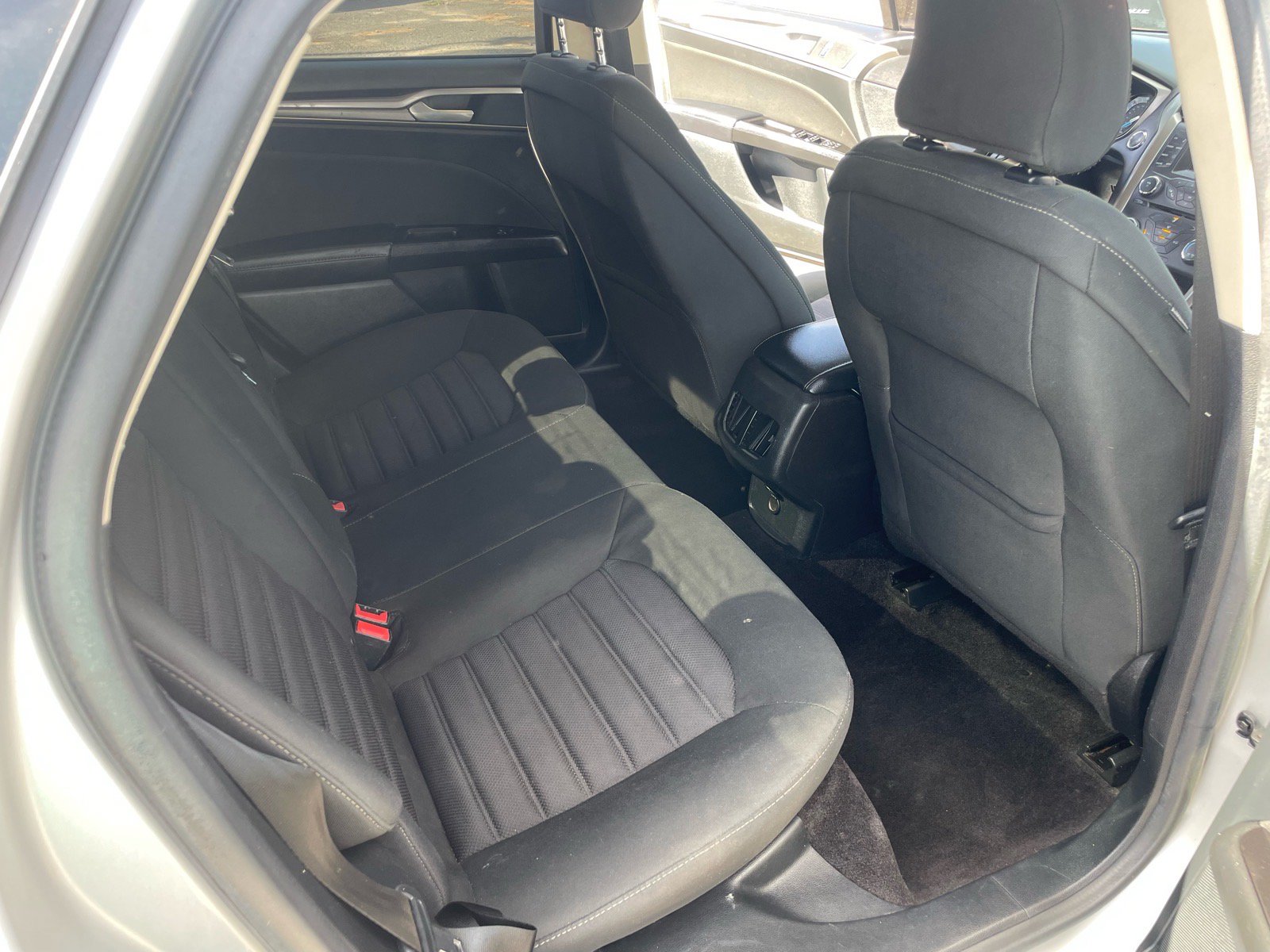 Used 2017 Ford Fusion SE FWD image 13