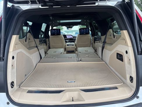 Certified 2021 Cadillac Escalade ESV Premium Luxury AWD/4WD image 59