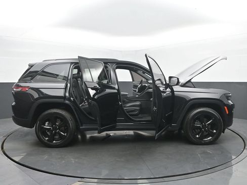 Used 2023 Jeep Grand Cherokee Altitude AWD/4WD image 54
