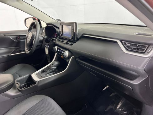 Used 2022 Toyota RAV4 LE image 23